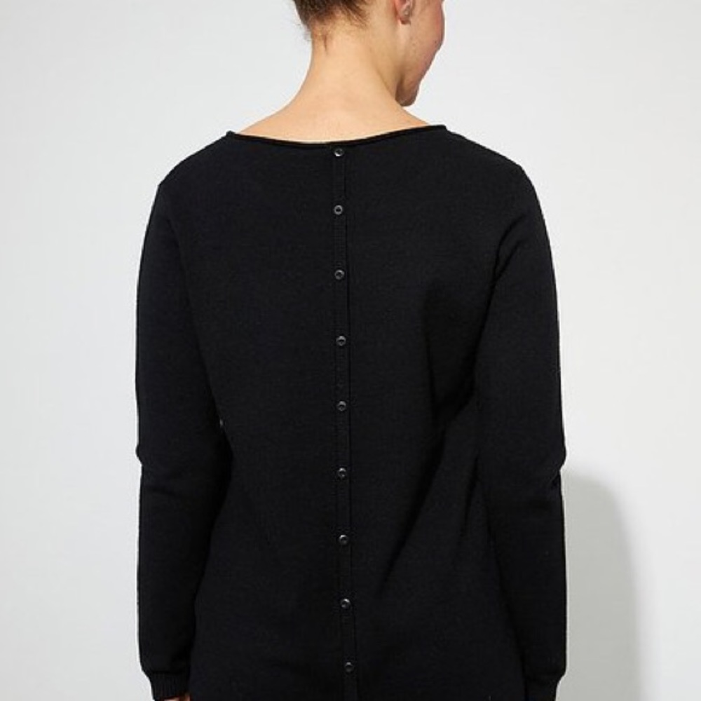 JOSEPH RIBKOFF
Knit Detail Top Style size medium brand new without tag - Picture 8 of 12